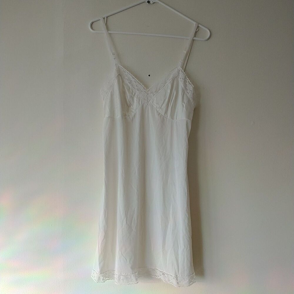 Vtg Vanity Fair Slip Dress Womens 36 S White Lace Trim Coquette Dollette Babydol